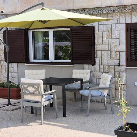 Apartments Marzic Паг Екстериор снимка