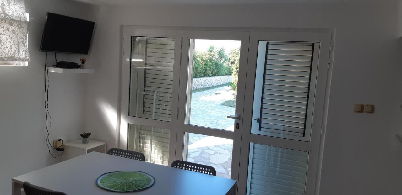 Apartments Marzic Паг Екстериор снимка