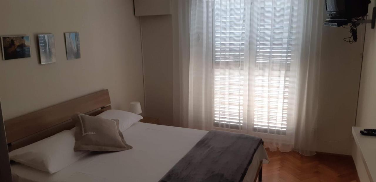 Apartments Marzic Паг Екстериор снимка