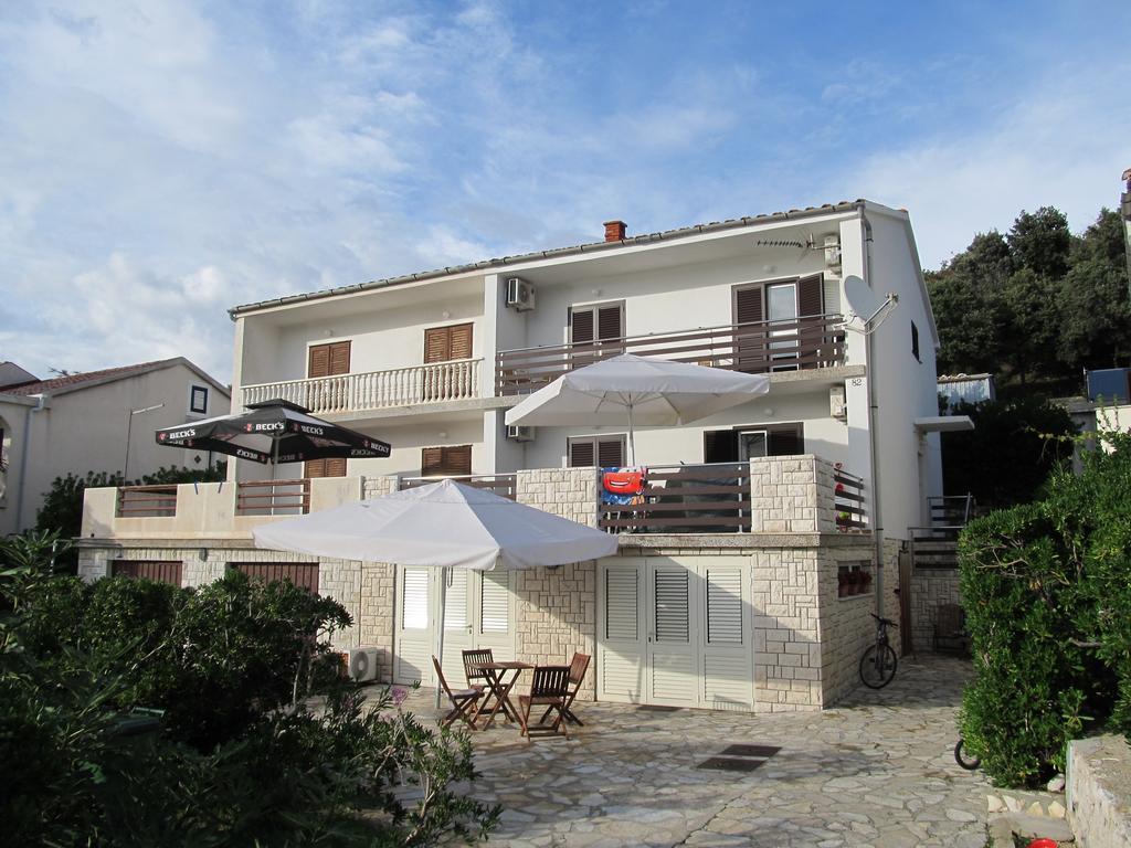 Apartments Marzic Паг Екстериор снимка