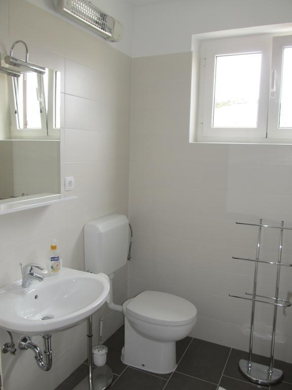 Apartments Marzic Паг Екстериор снимка
