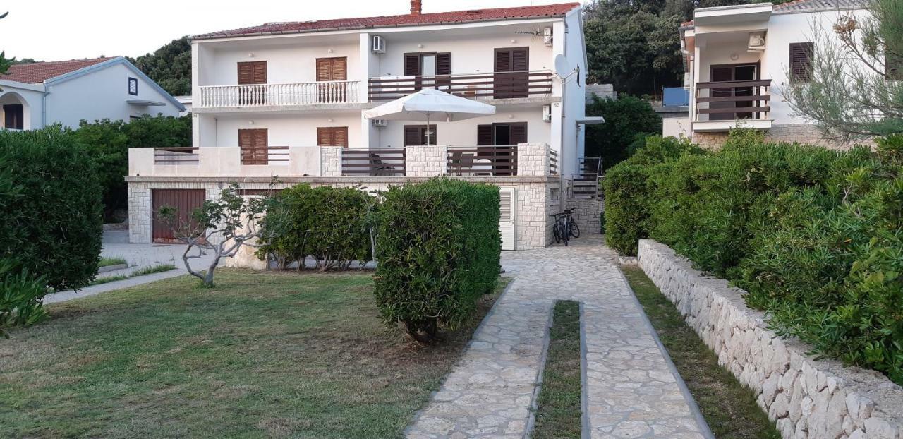 Apartments Marzic Паг Екстериор снимка
