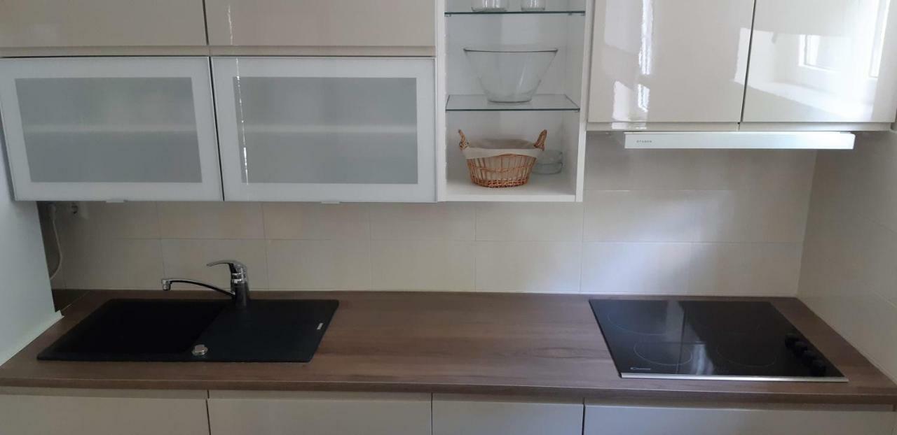 Apartments Marzic Паг Екстериор снимка