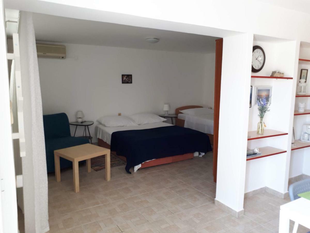 Apartments Marzic Паг Екстериор снимка