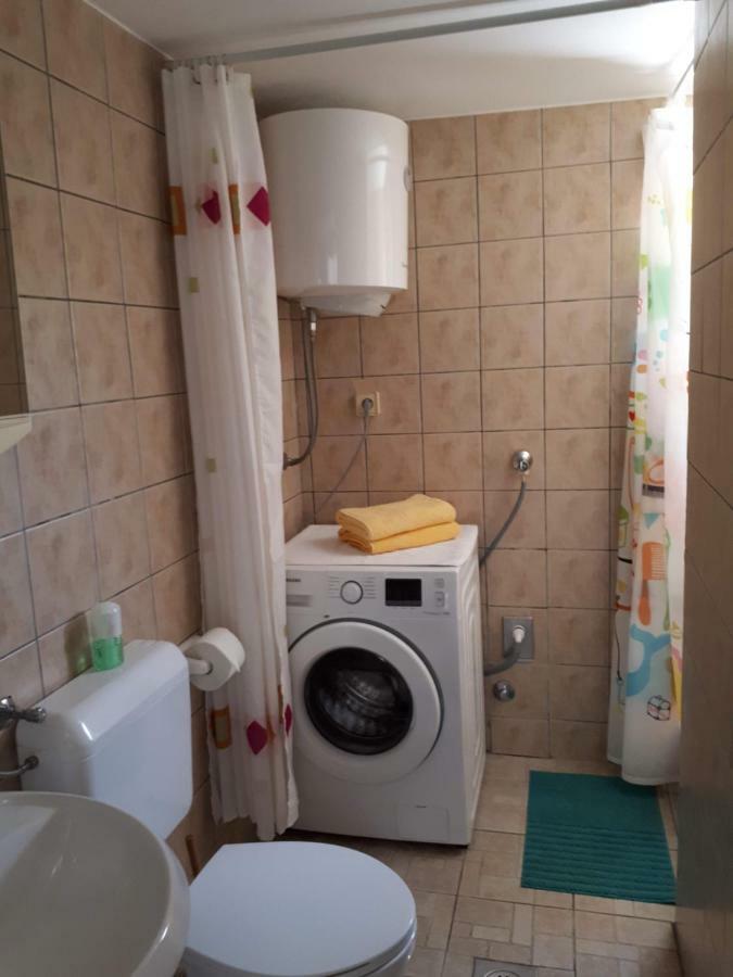 Apartments Marzic Паг Екстериор снимка
