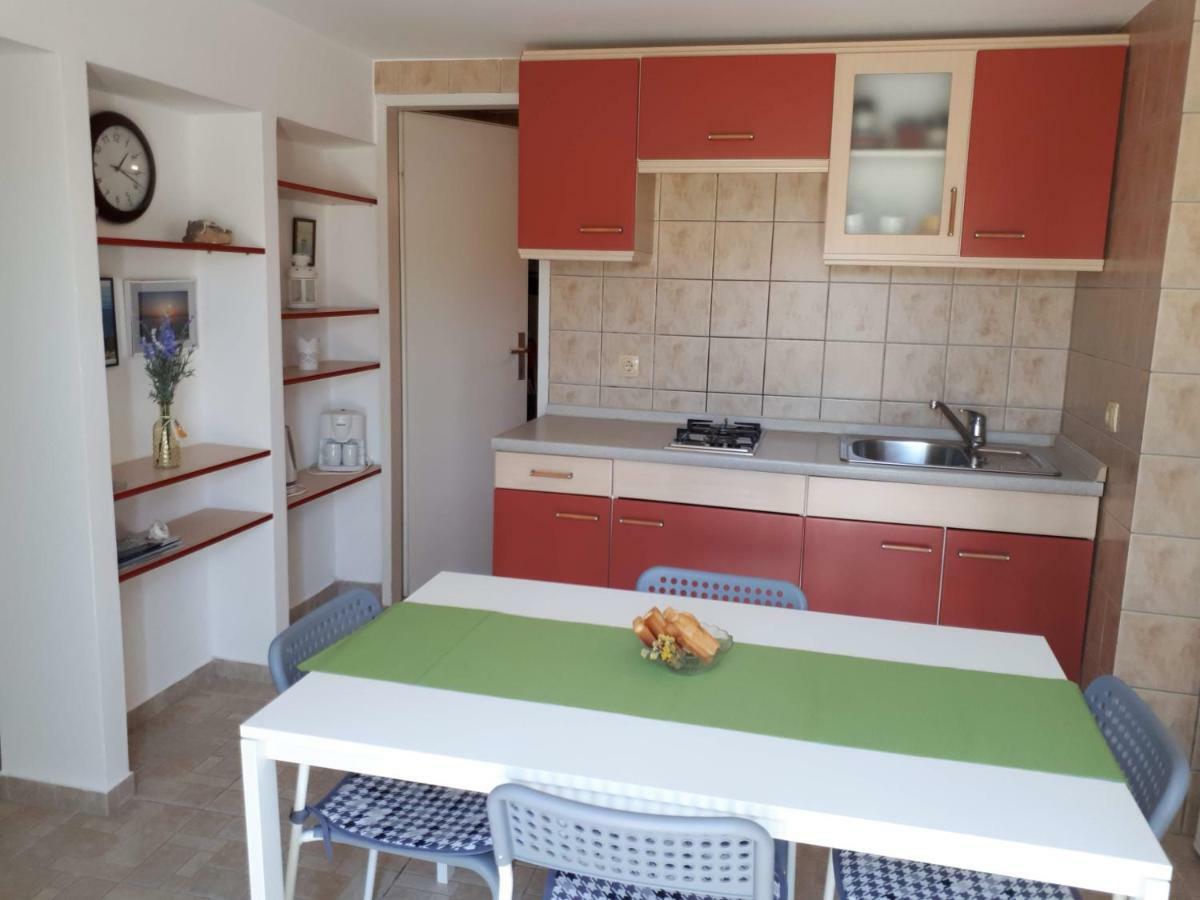 Apartments Marzic Паг Екстериор снимка